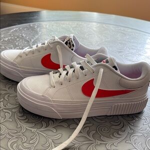 Nike White and Red Sneakers with Patterned Detail